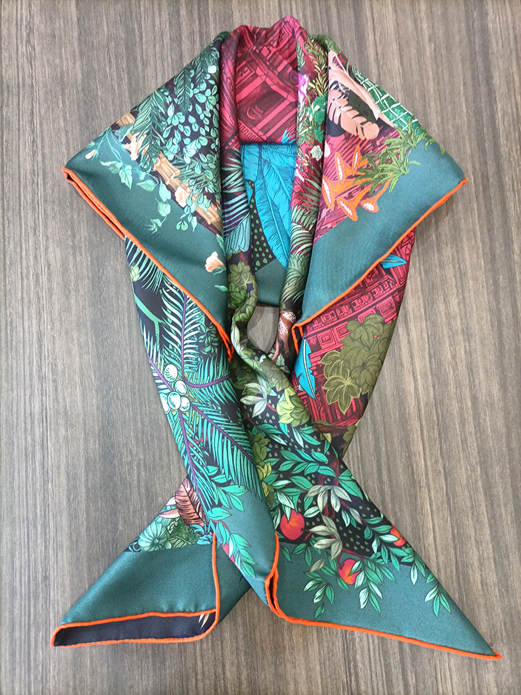 Travel Accessories Bag For Women - Foulard en Soie 90CM pour Femme,