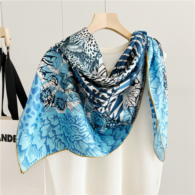 Écharpe en soie imprimée lion, - Travel Hair Accessories avis et prix