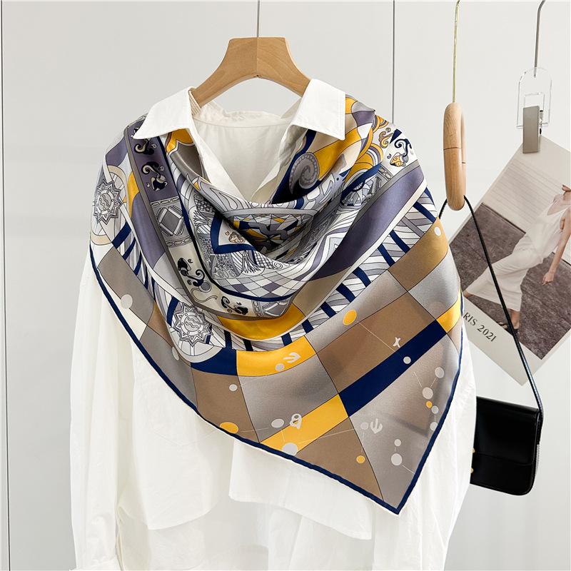 Foulard carré en soie pour fem - Travel Hair Accessories avis et prix